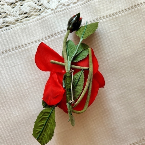 Vintage Red Rose Floral Corsage Pin: Chiffon & Velvet Flower Brooch - Picture 8 of 11